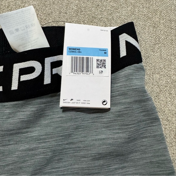 Nike pro shorts - Picture 2 of 3